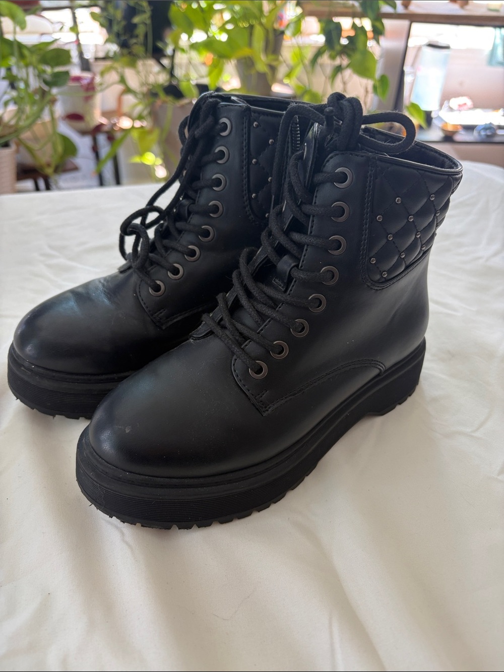 Black Quilted Lace-Up Platform Ankle Boots - kids size 1